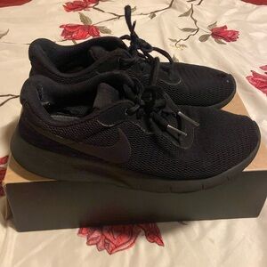 Nike black Tanjun sneakers